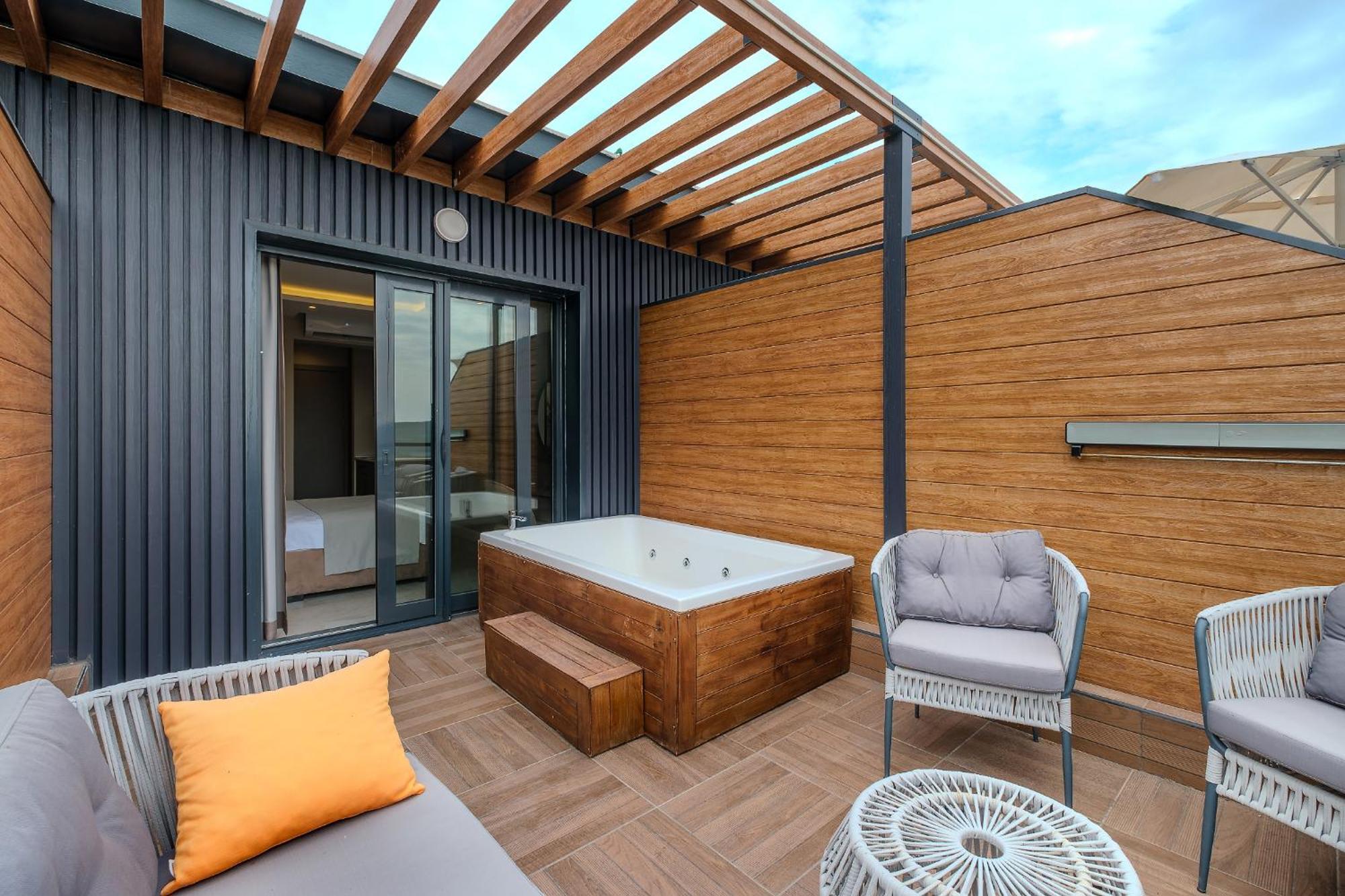 Montenegro Lodge Kavac Номер фото A rooftop jacuzzi