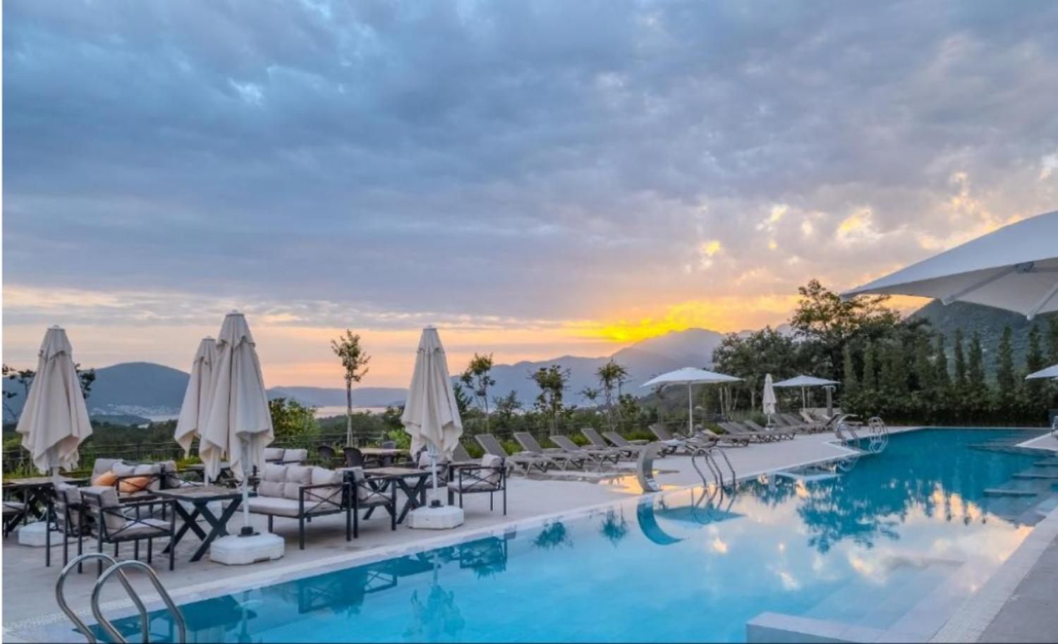 Montenegro Lodge Kavac Экстерьер фото Sunset at the hotel